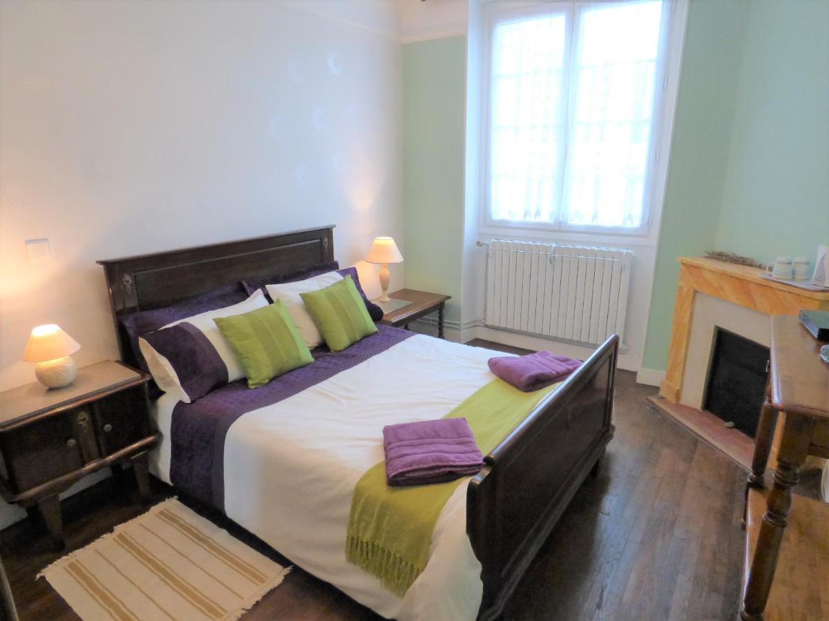 Les Tibles Bed & Breakfast Nanthiat ภายนอก รูปภาพ