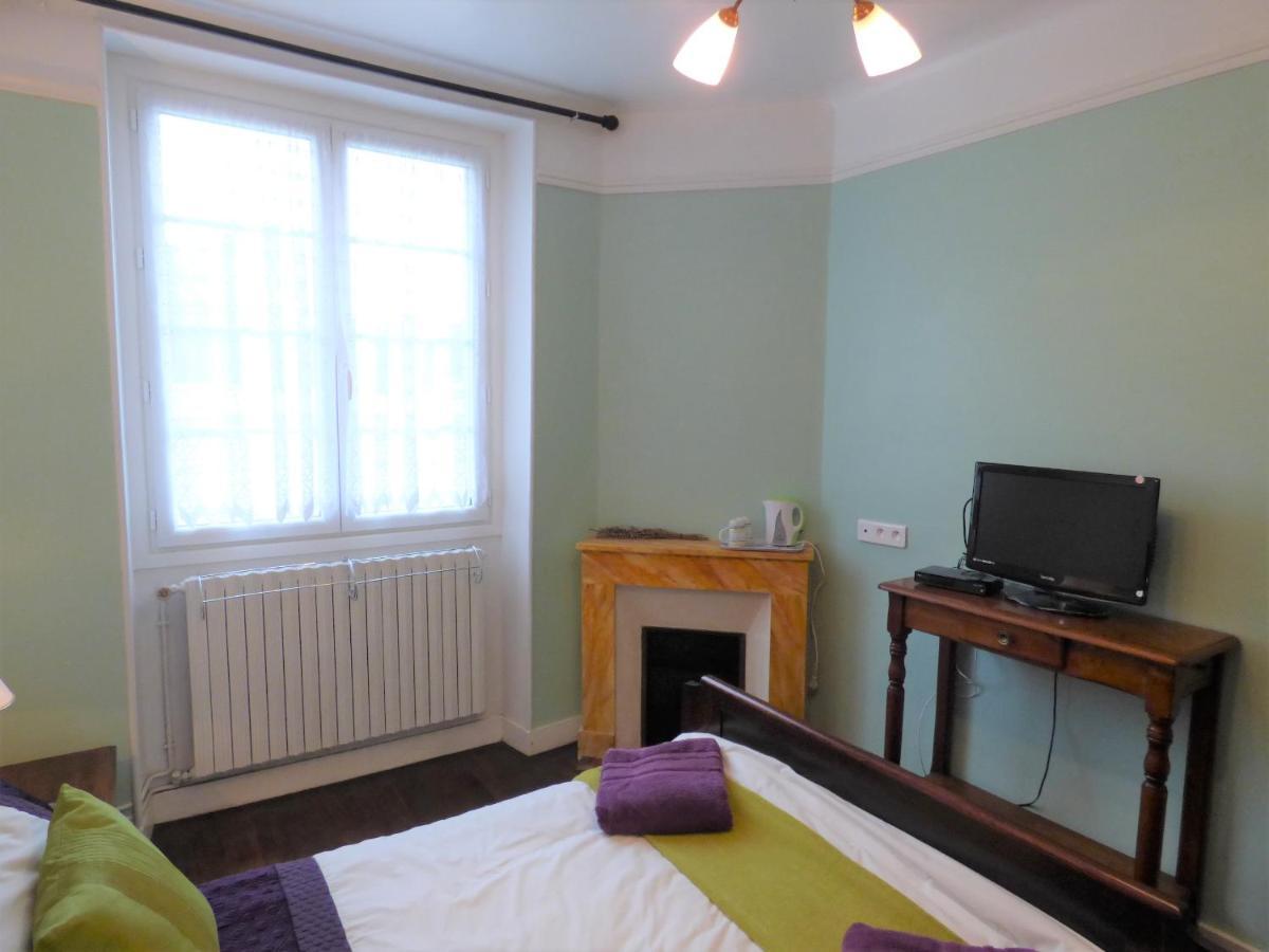 Les Tibles Bed & Breakfast Nanthiat ภายนอก รูปภาพ