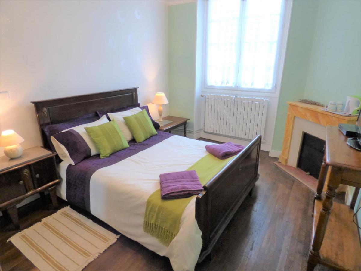 Les Tibles Bed & Breakfast Nanthiat ภายนอก รูปภาพ